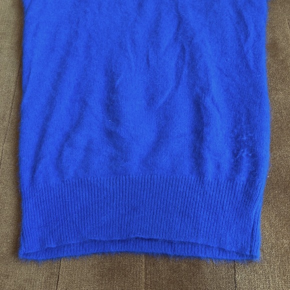 iCB New York, piercing blue angora rabbit turtleneck sweater w/ cut off sleeves - Picture 4 of 8